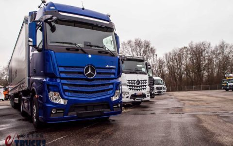 十年时光有何变革？第四代Actros、Arocs成主流，回顾十年前的奔驰卡车沃尔特工厂