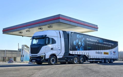 BMW宝马启用两辆依维柯S-eWay氢燃料电池卡车，助力可持续物流发展
