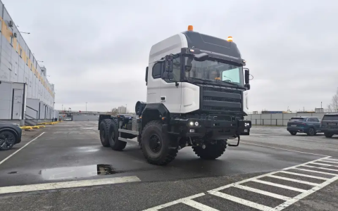 俄罗斯新卡车品牌：BAZ越野卡车
