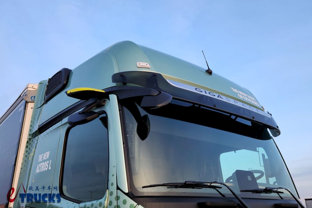 奔驰最强公路旗舰来袭！第二代Actros L量产交付开启，实拍带你看实力几何
