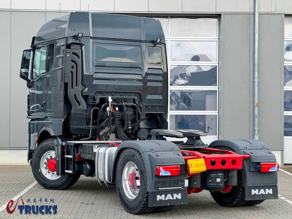 轮端扭矩14500牛米!下工地越野圣体,曼恩TGX静液压前桥驱动工程牵引车实拍 - 第4张 - 提加商用车网 轮端扭矩14500牛米!下工地越野圣体,曼恩TGX静液压前桥驱动工程牵引车实拍 - 第4张