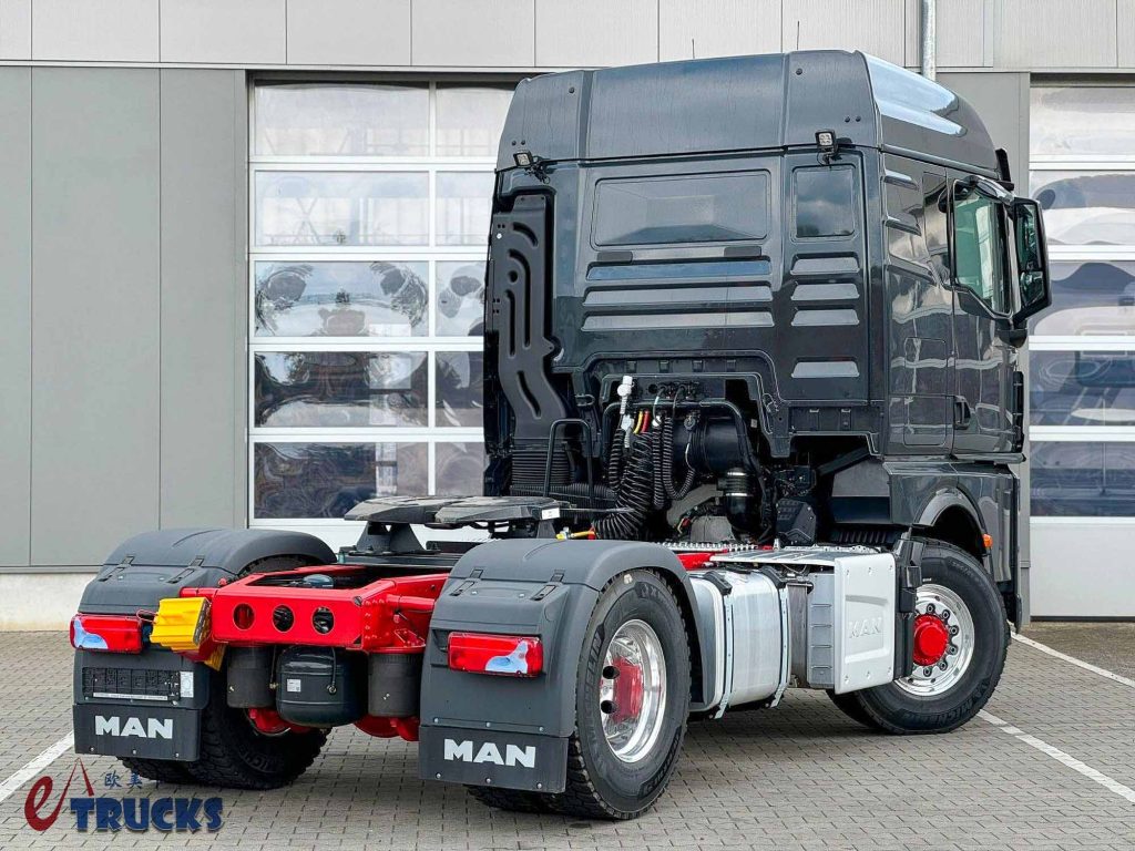 轮端扭矩14500牛米!下工地越野圣体,曼恩TGX静液压前桥驱动工程牵引车实拍 - 第5张 - 提加商用车网 轮端扭矩14500牛米!下工地越野圣体,曼恩TGX静液压前桥驱动工程牵引车实拍 - 第5张