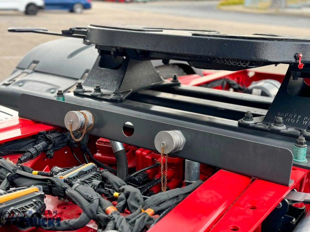 轮端扭矩14500牛米!下工地越野圣体,曼恩TGX静液压前桥驱动工程牵引车实拍 - 第10张 - 提加商用车网 轮端扭矩14500牛米!下工地越野圣体,曼恩TGX静液压前桥驱动工程牵引车实拍 - 第10张