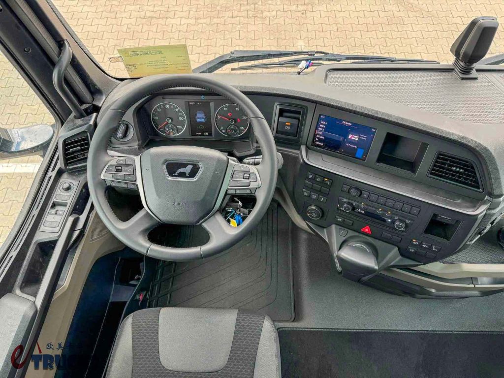 轮端扭矩14500牛米!下工地越野圣体,曼恩TGX静液压前桥驱动工程牵引车实拍 - 第12张 - 提加商用车网 轮端扭矩14500牛米!下工地越野圣体,曼恩TGX静液压前桥驱动工程牵引车实拍 - 第12张