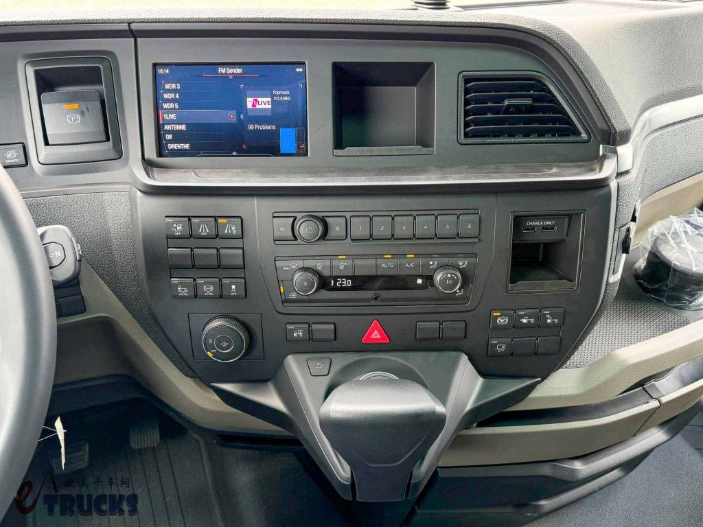 轮端扭矩14500牛米!下工地越野圣体,曼恩TGX静液压前桥驱动工程牵引车实拍 - 第13张 - 提加商用车网 轮端扭矩14500牛米!下工地越野圣体,曼恩TGX静液压前桥驱动工程牵引车实拍 - 第13张