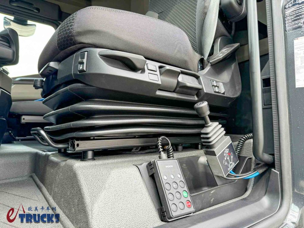 轮端扭矩14500牛米!下工地越野圣体,曼恩TGX静液压前桥驱动工程牵引车实拍 - 第16张 - 提加商用车网 轮端扭矩14500牛米!下工地越野圣体,曼恩TGX静液压前桥驱动工程牵引车实拍 - 第16张