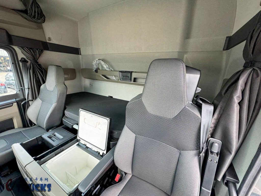 轮端扭矩14500牛米!下工地越野圣体,曼恩TGX静液压前桥驱动工程牵引车实拍 - 第17张 - 提加商用车网 轮端扭矩14500牛米!下工地越野圣体,曼恩TGX静液压前桥驱动工程牵引车实拍 - 第17张