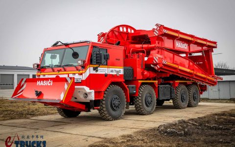 风冷V8柴油机+强悍越野性能，灾难开路急先锋！太脱拉Force 8x8架桥车了解一下
