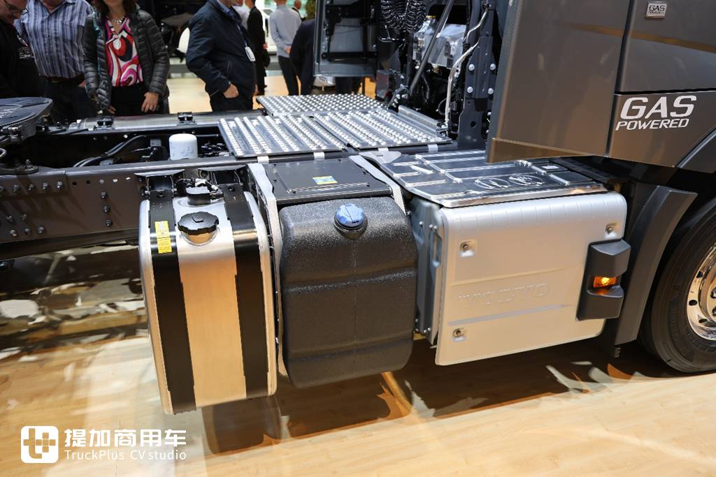 沃尔沃也有”奶瓶“车，实拍带你看看，它和国产奶瓶车到底有何不同
