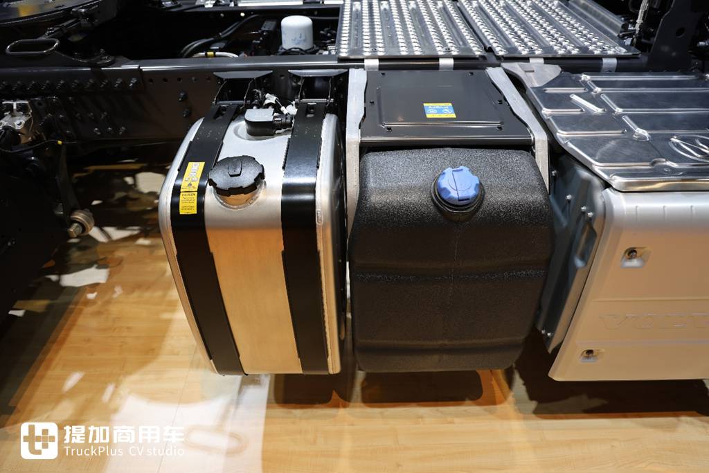 沃尔沃也有”奶瓶“车，实拍带你看看，它和国产奶瓶车到底有何不同