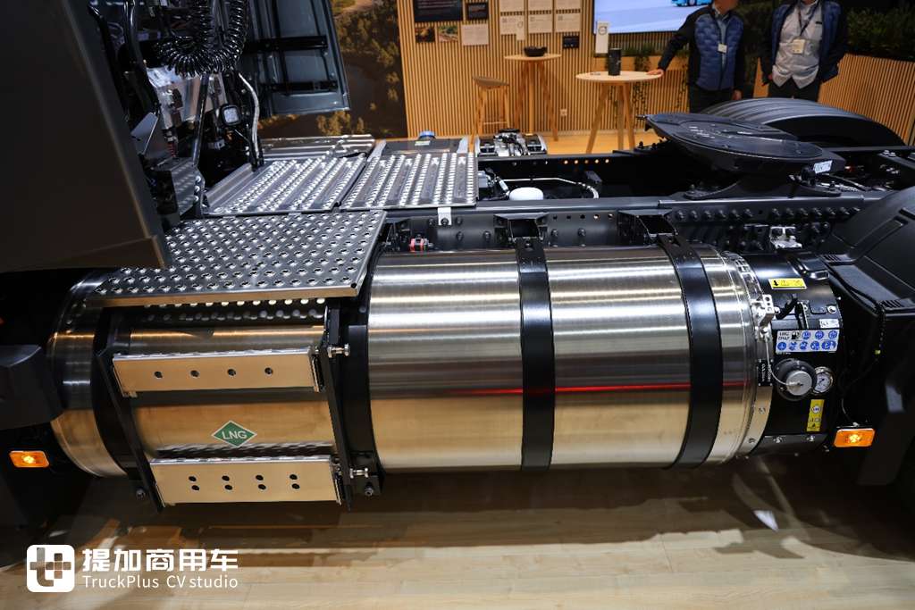 沃尔沃也有”奶瓶“车，实拍带你看看，它和国产奶瓶车到底有何不同