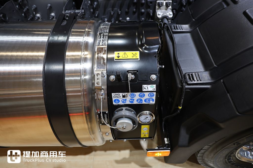 沃尔沃也有”奶瓶“车，实拍带你看看，它和国产奶瓶车到底有何不同