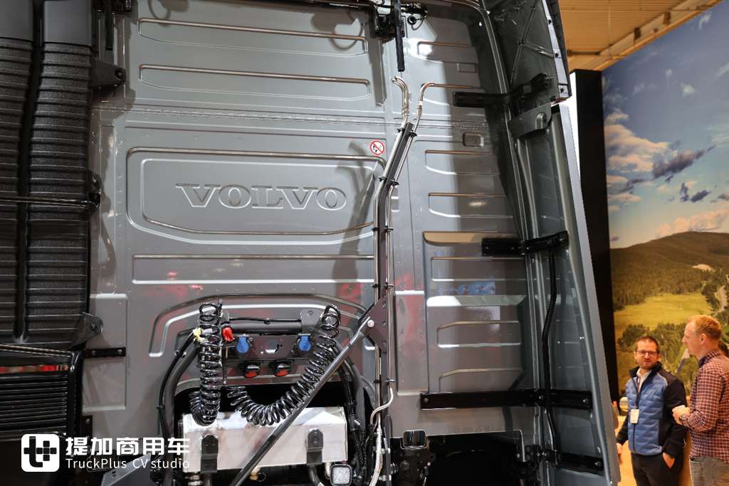 沃尔沃也有”奶瓶“车，实拍带你看看，它和国产奶瓶车到底有何不同