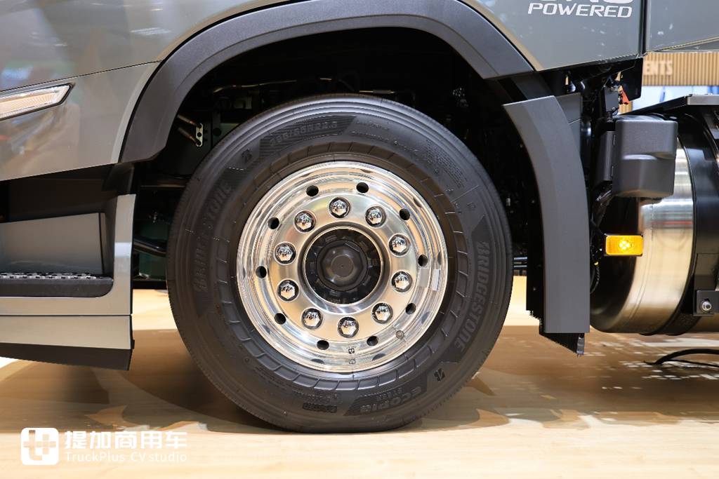 沃尔沃也有”奶瓶“车，实拍带你看看，它和国产奶瓶车到底有何不同