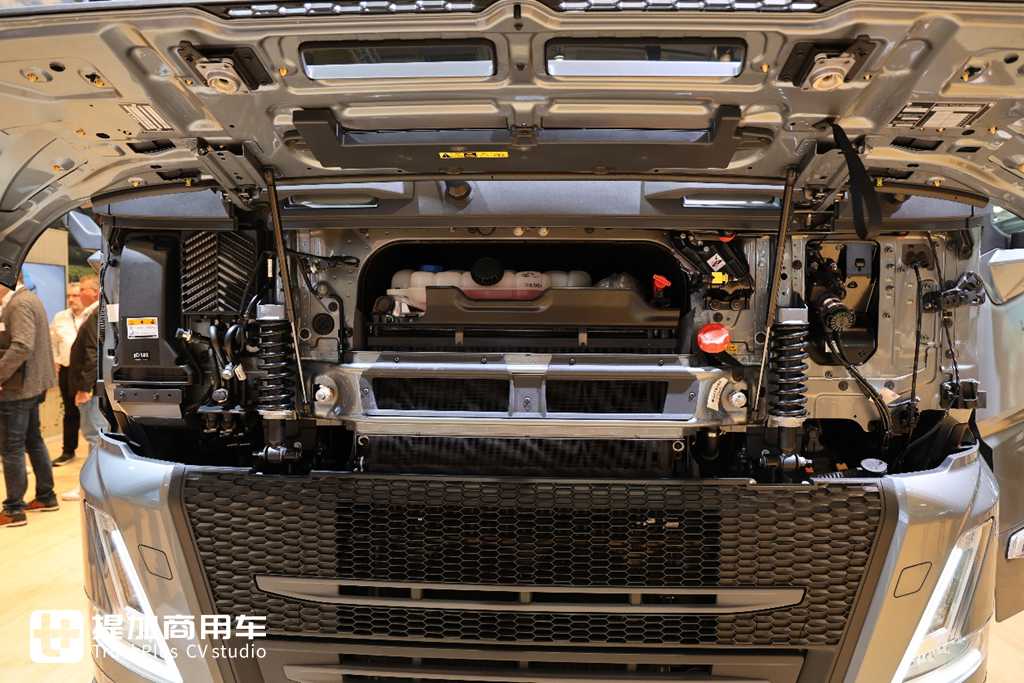 沃尔沃也有”奶瓶“车，实拍带你看看，它和国产奶瓶车到底有何不同