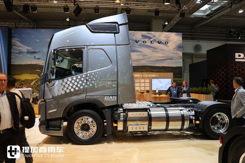 沃尔沃也有”奶瓶“车，实拍带你看看，它和国产奶瓶车到底有何不同