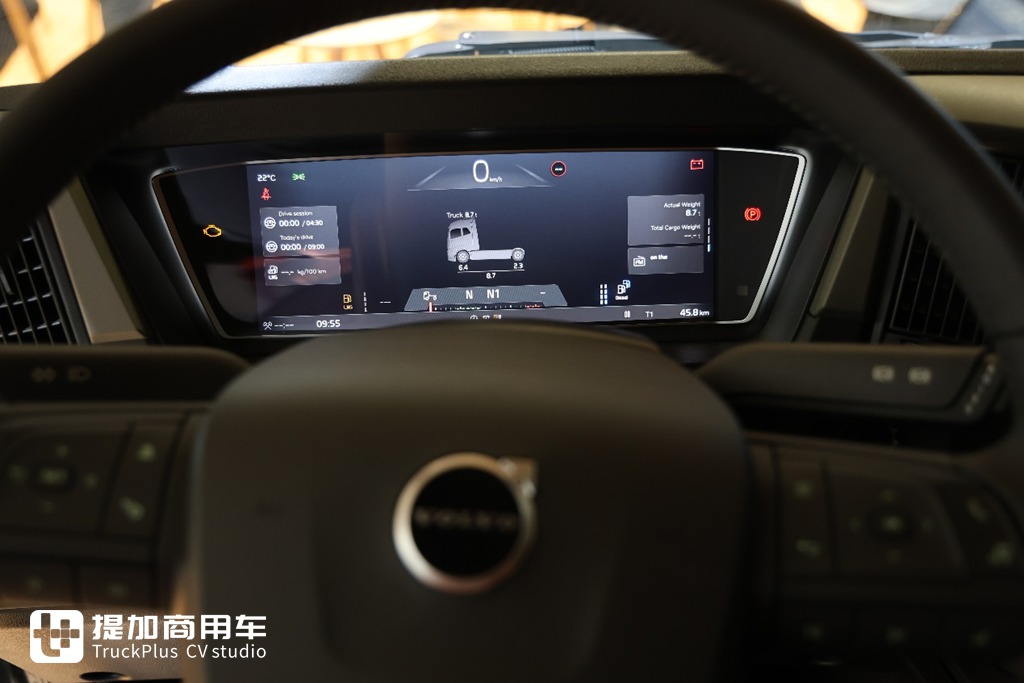 沃尔沃也有”奶瓶“车，实拍带你看看，它和国产奶瓶车到底有何不同