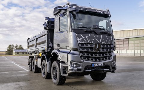 奔驰在bauma 2025展上推出Arocs Extent限量版卡车