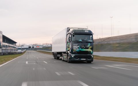 不间断的倒车行驶100公里，奔驰计划用eActros 600长途电动重卡打破吉尼斯世界纪录