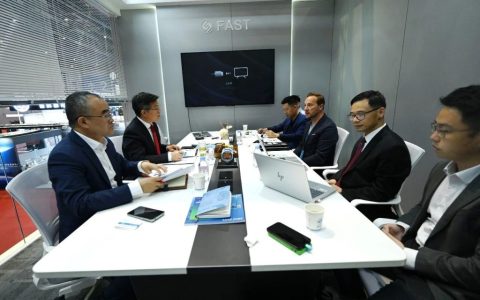 法士特马旭耀在上海车展会见国内外客商