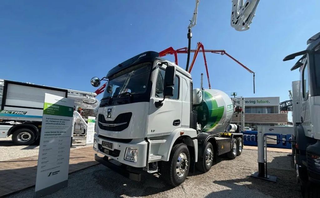 徐工新能源搅拌车亮相德国宝马展Bauma 2025