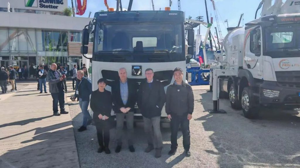 徐工新能源搅拌车亮相德国宝马展Bauma 2025