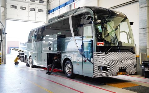 零碳排 新旅程 曼恩首辆纯电长途客车出世