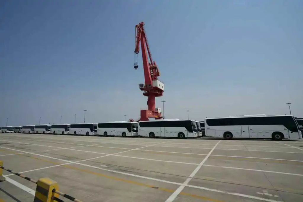 北汽福田60台CNG客车驶入卡塔尔，助力当地公共交通绿色转型