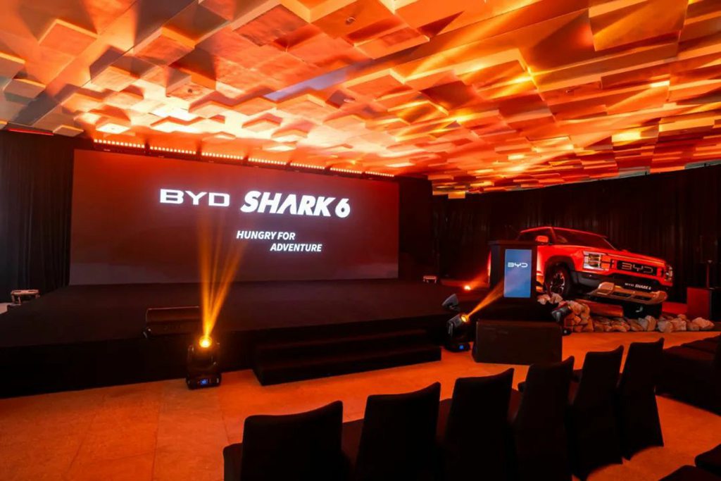 BYD SHARK 6上市斯里兰卡，开创当地插电式皮卡出行新纪元