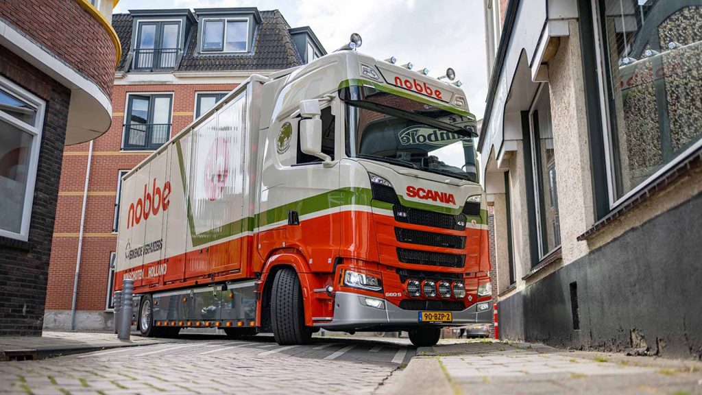 660匹V8发动机的4x2载货车？荷兰特殊搬家车出炉
