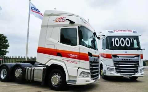 英国Turners接收第1000台新一代达夫卡车