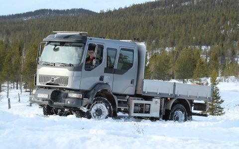 沃尔沃推出新款FL 4×4中卡