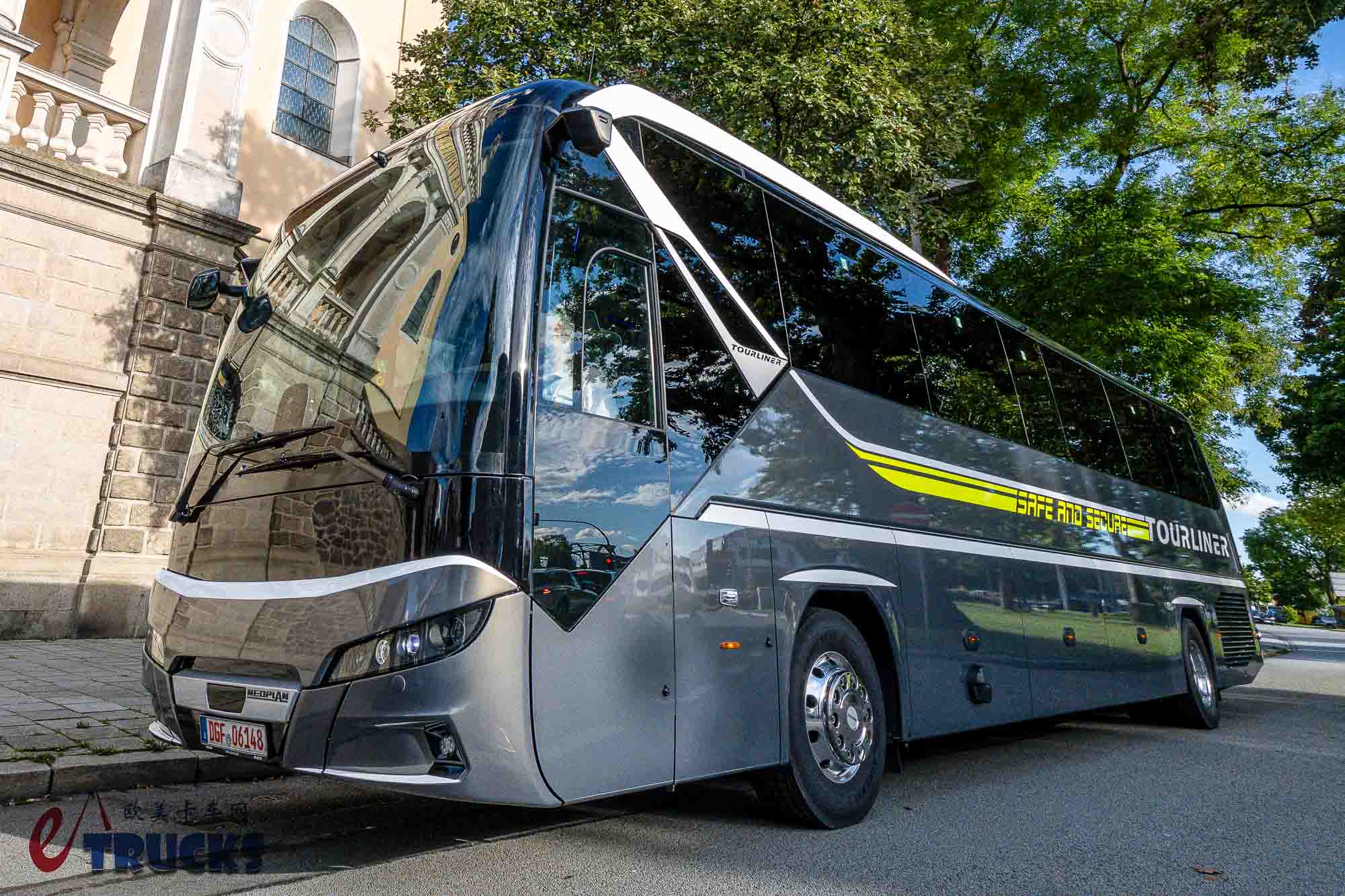 2025Busworld客车展｜搭载全套安全系统！尼奥普兰入门级Tourliner Safe Secure车型实拍