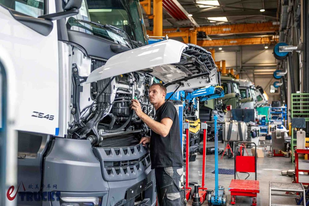 中国客户Arocs 8x8大件车抢眼！奔驰CTT定制改装部门成立25周年，带您走进特种卡车的世界！