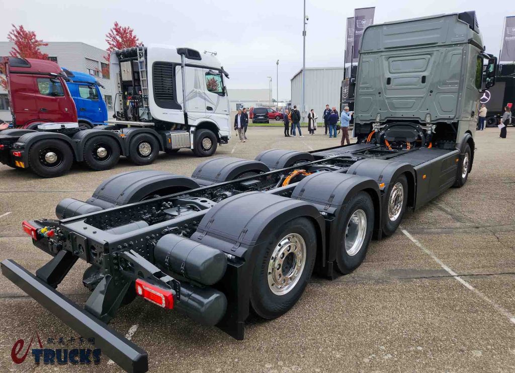 中国客户Arocs 8x8大件车抢眼！奔驰CTT定制改装部门成立25周年，带您走进特种卡车的世界！