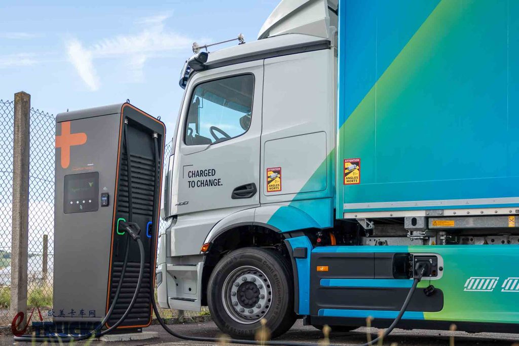 旗舰车型技术下放，奔驰发布全新一代eActros 400电动卡车