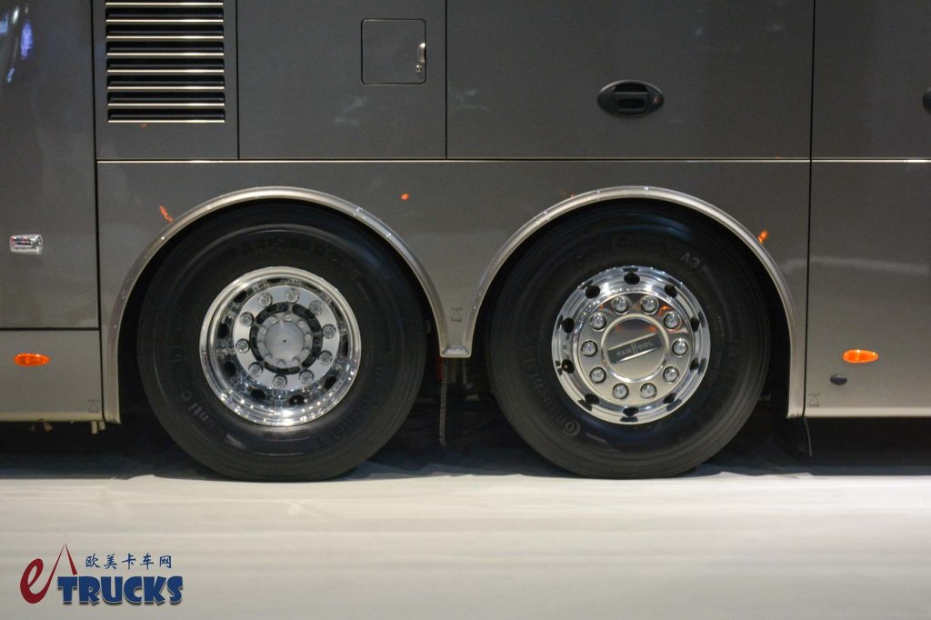 2025Busworld客车展｜范胡尔巴士听说过没？小众品牌的顶级旗舰，Van Hool Astromega双层巴士实拍
