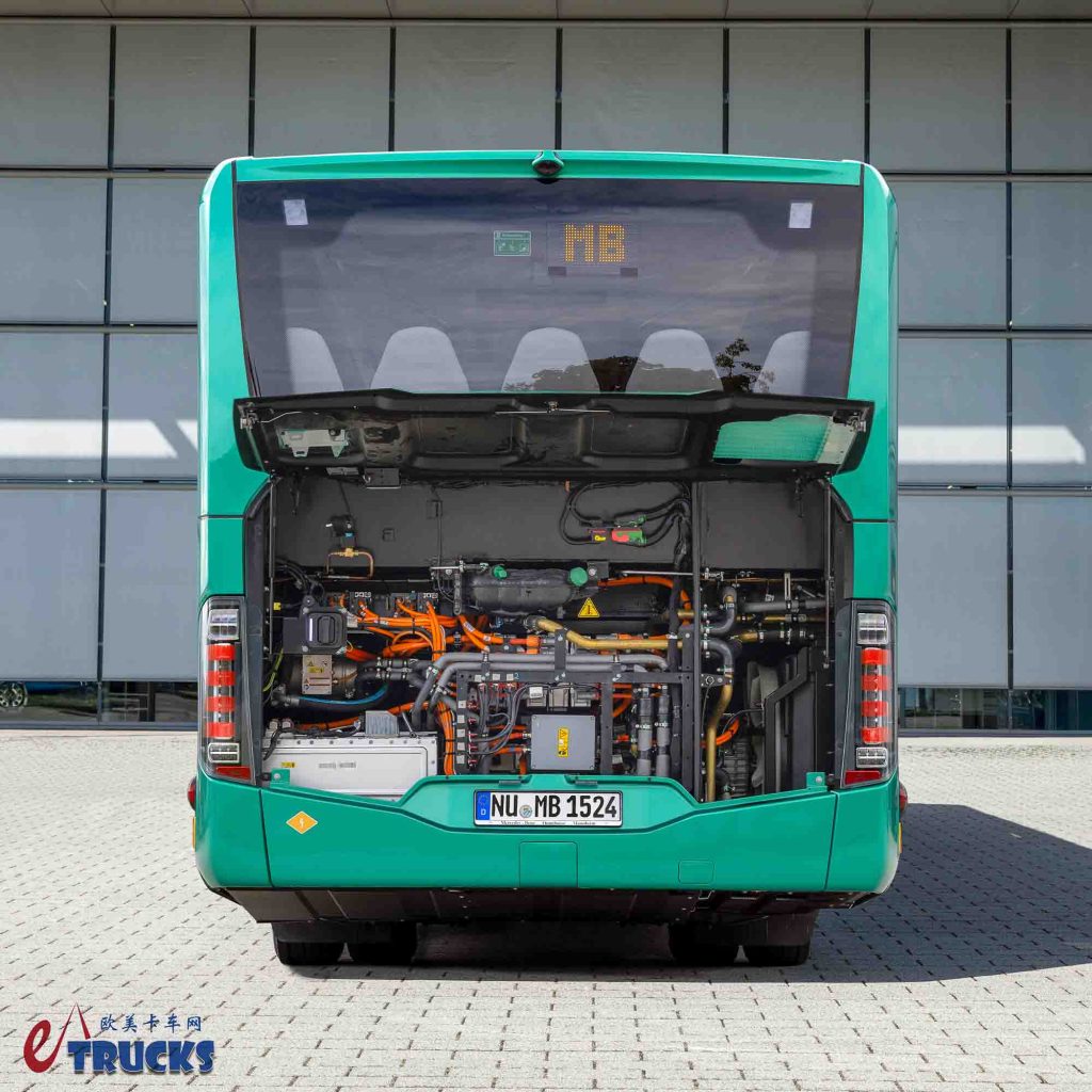 2025Busworld客车展｜旗舰电动重卡同源技术！奔驰eIntouro纯电动城际客车来袭，实力几何？