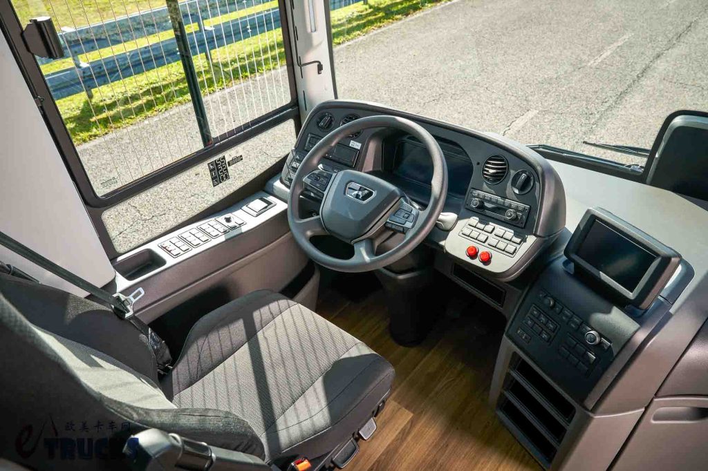 2025Busworld客车展｜EfficientHybrid高效混动加持，曼恩Lion's Intercity城际客车上新