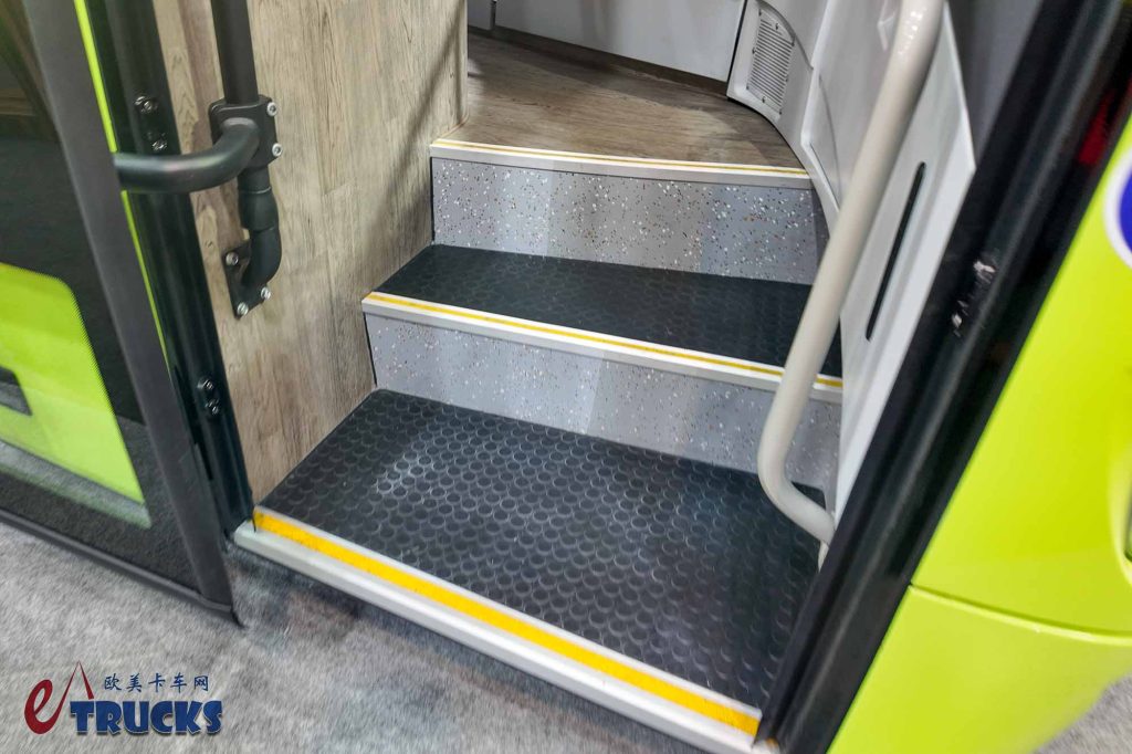 2025Busworld客车展｜伊利萨尔您还记得吗？看它最新发布的i3 Normal Floor纯电动城际客车