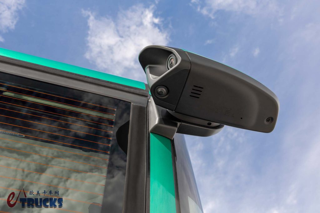 2025Busworld客车展｜旗舰电动重卡同源技术！奔驰eIntouro纯电动城际客车来袭，实力几何？