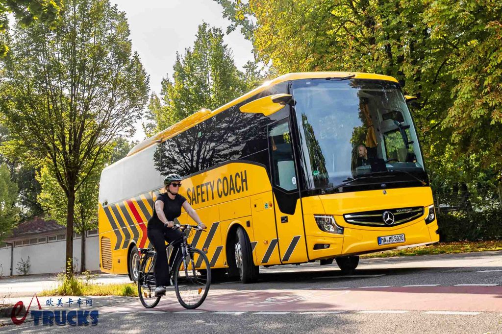 2025Busworld客车展｜它是最安全的豪华巴士？十余项主动安全功能加身，奔驰Tourismo Safety Coach来袭