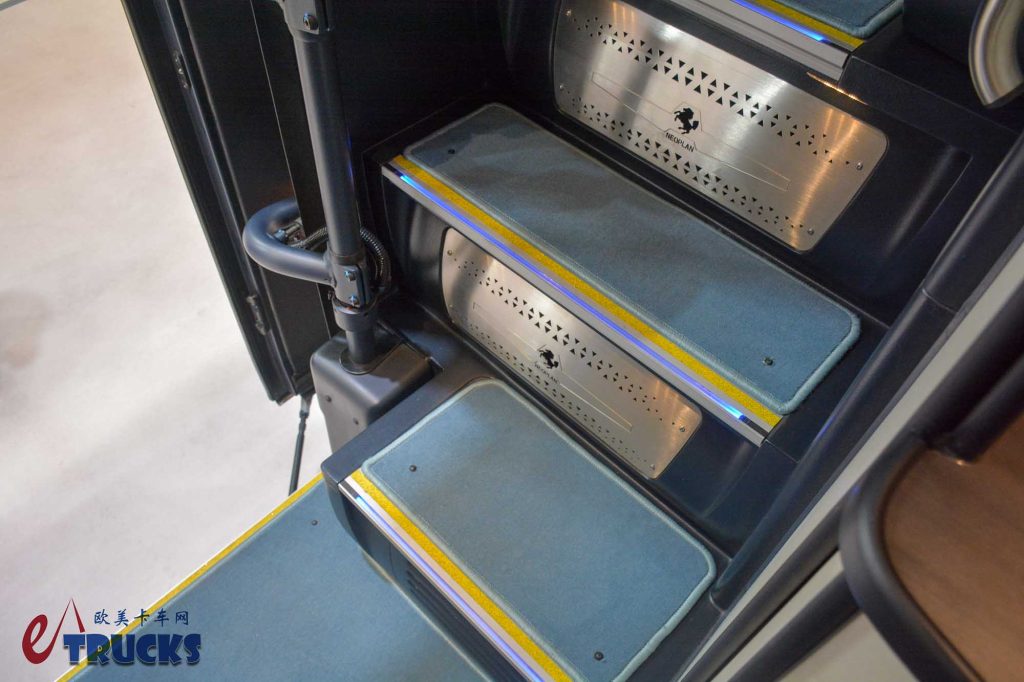 2025Busworld客车展｜尼奥普兰巅峰之作，全球限量30台！Auwärter版Skyliner双层豪华巴士来袭，都有哪些不一样？