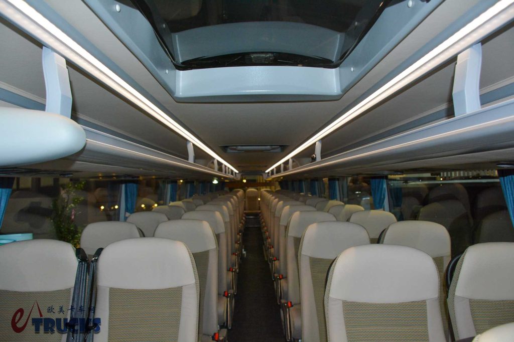 2025Busworld客车展｜范胡尔巴士听说过没？小众品牌的顶级旗舰，Van Hool Astromega双层巴士实拍