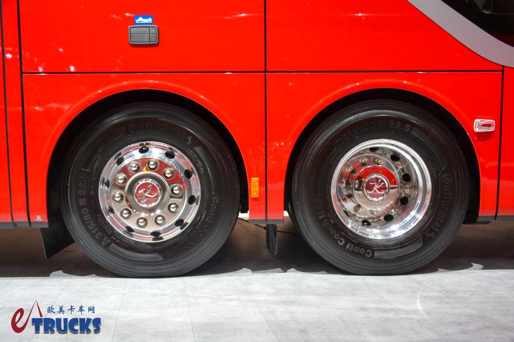 2025Busworld客车展｜双层豪华大巴巅峰水准！厨房卫生间全都有？展会实拍赛特拉S 531 DT双层巴士