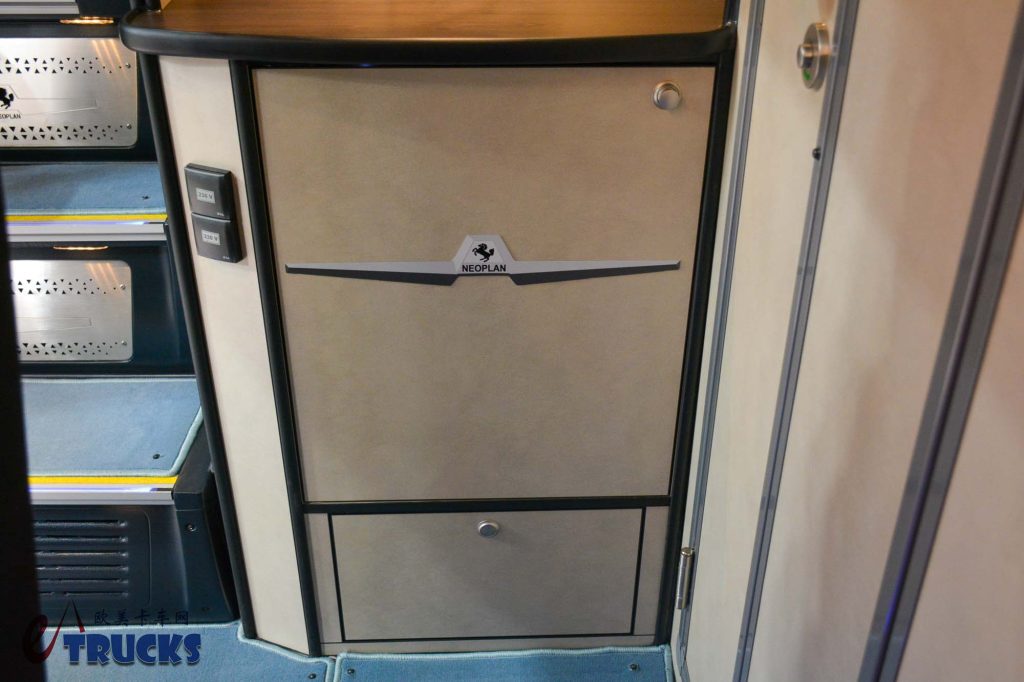 2025Busworld客车展｜尼奥普兰巅峰之作，全球限量30台！Auwärter版Skyliner双层豪华巴士来袭，都有哪些不一样？