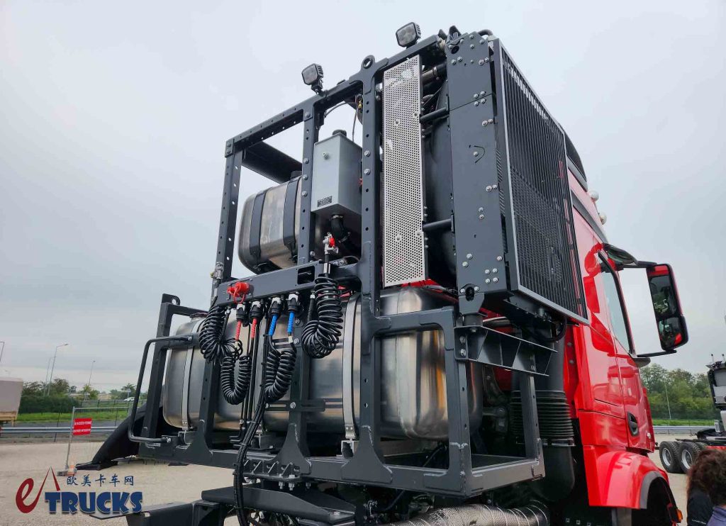 中国客户Arocs 8x8大件车抢眼！奔驰CTT定制改装部门成立25周年，带您走进特种卡车的世界！