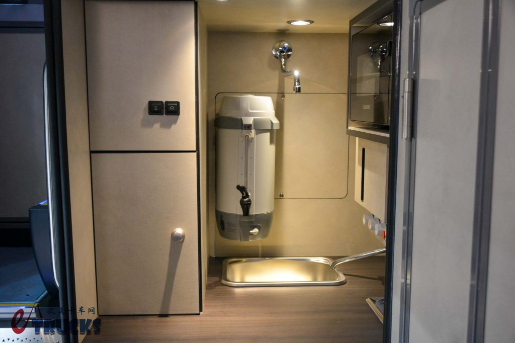 2025Busworld客车展｜尼奥普兰巅峰之作，全球限量30台！Auwärter版Skyliner双层豪华巴士来袭，都有哪些不一样？