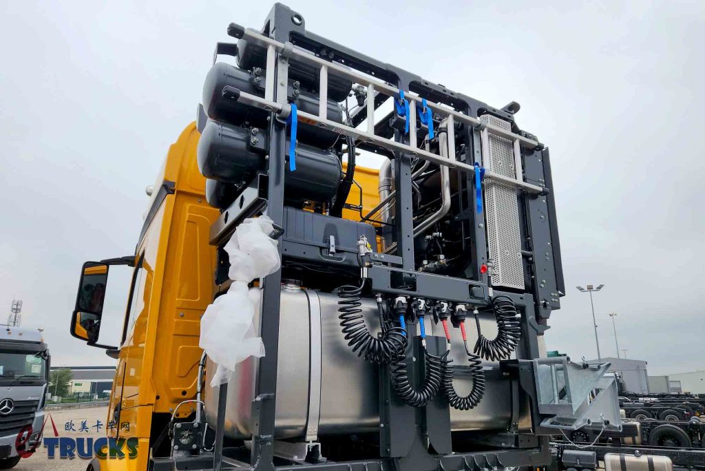 中国客户Arocs 8x8大件车抢眼！奔驰CTT定制改装部门成立25周年，带您走进特种卡车的世界！