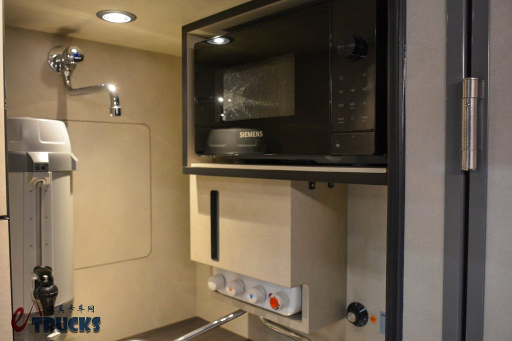 2025Busworld客车展｜尼奥普兰巅峰之作，全球限量30台！Auwärter版Skyliner双层豪华巴士来袭，都有哪些不一样？